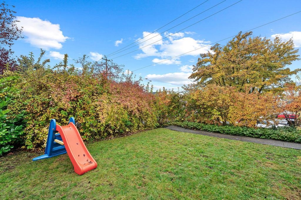 Hallway Photo of 3605 Oxford Street, Vancouver, BC