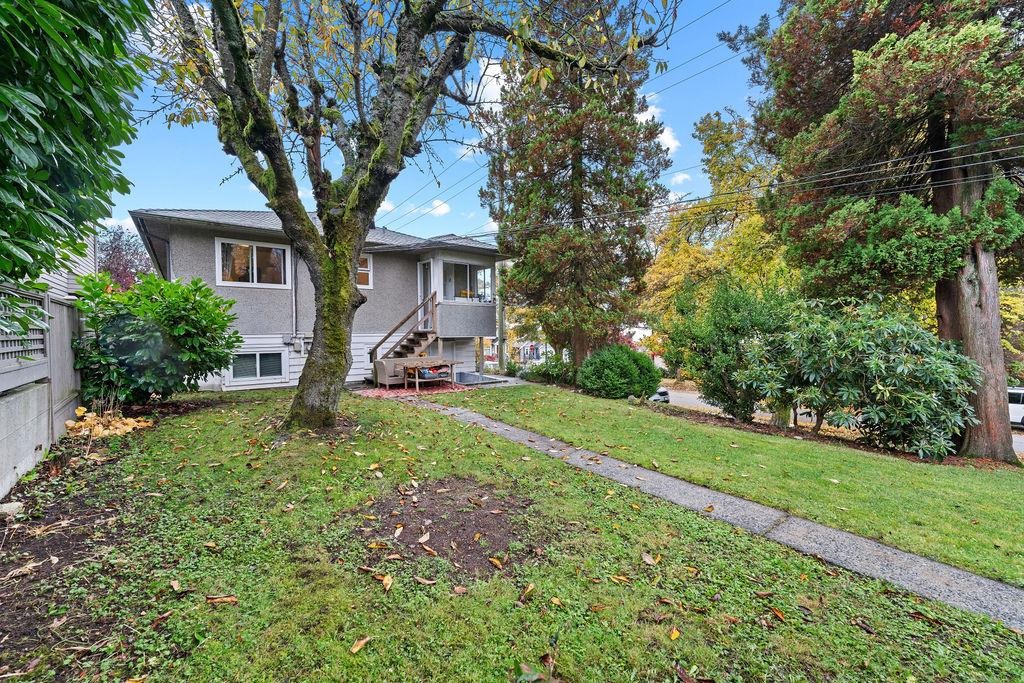 Staircase Photo of 3605 Oxford Street, Vancouver, BC