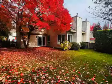 6211 W Greenside Drive, Surrey, BC, Surrey — Townhouse for sale