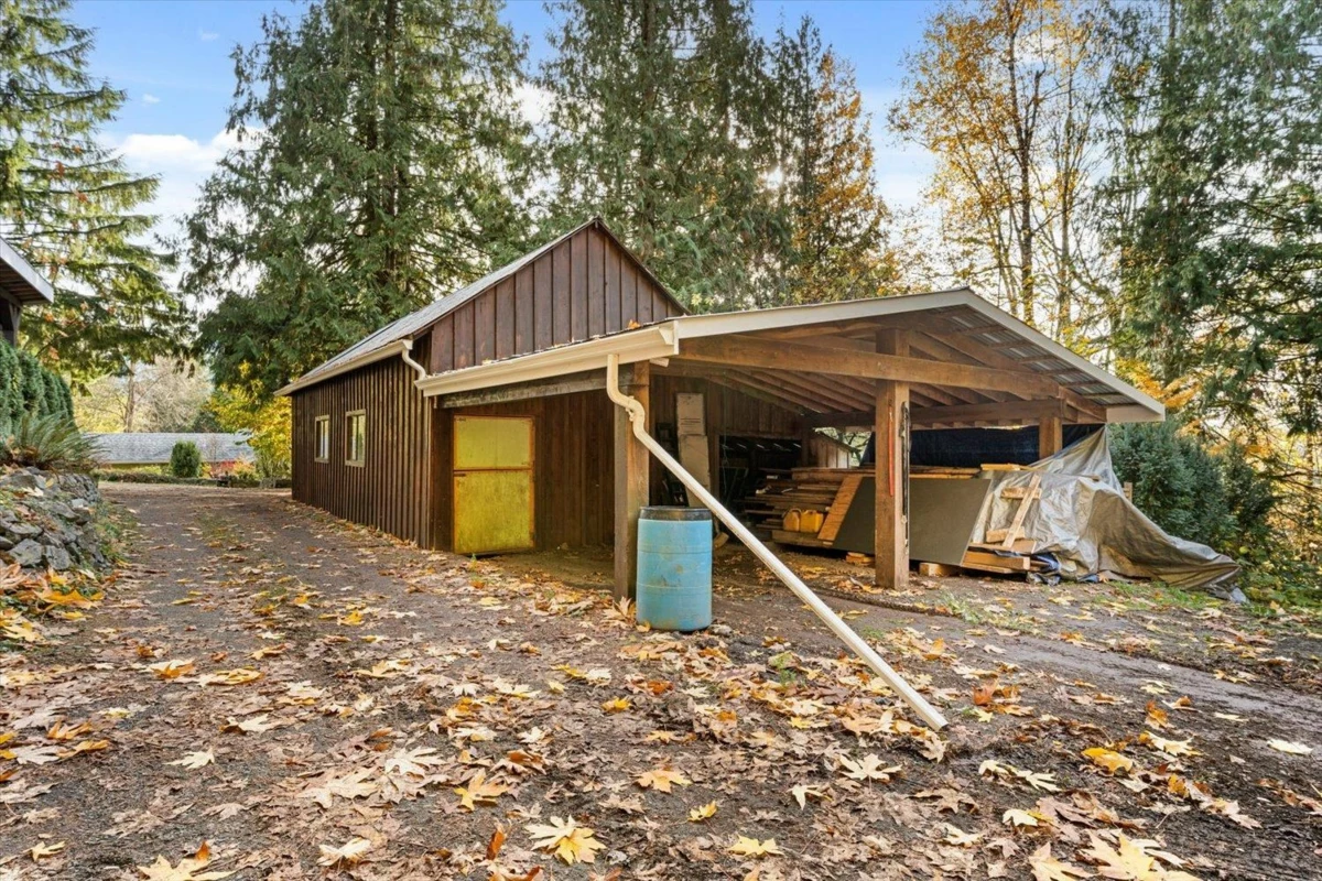 Entry Foyer Photo of 5545 Graham Drive, Chilliwack, BC