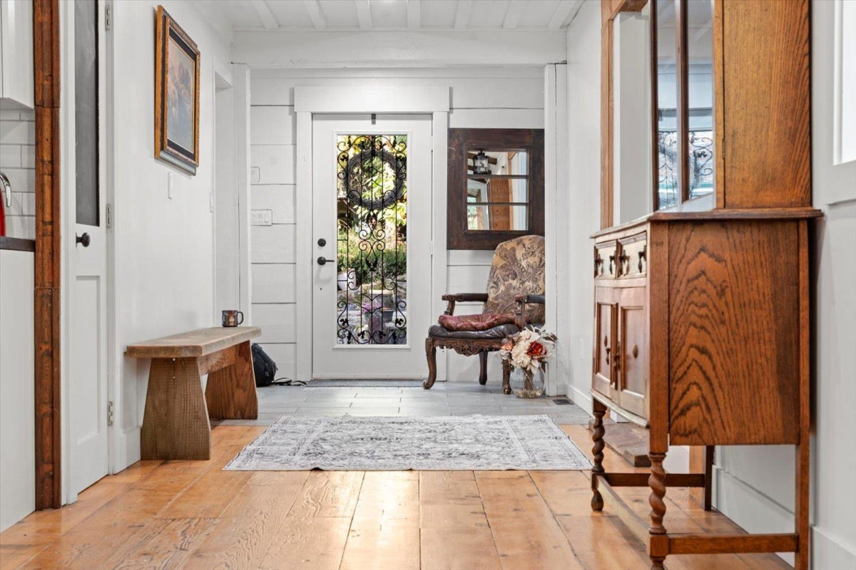 Family Room Photo of 5545 Graham Drive, Chilliwack, BC