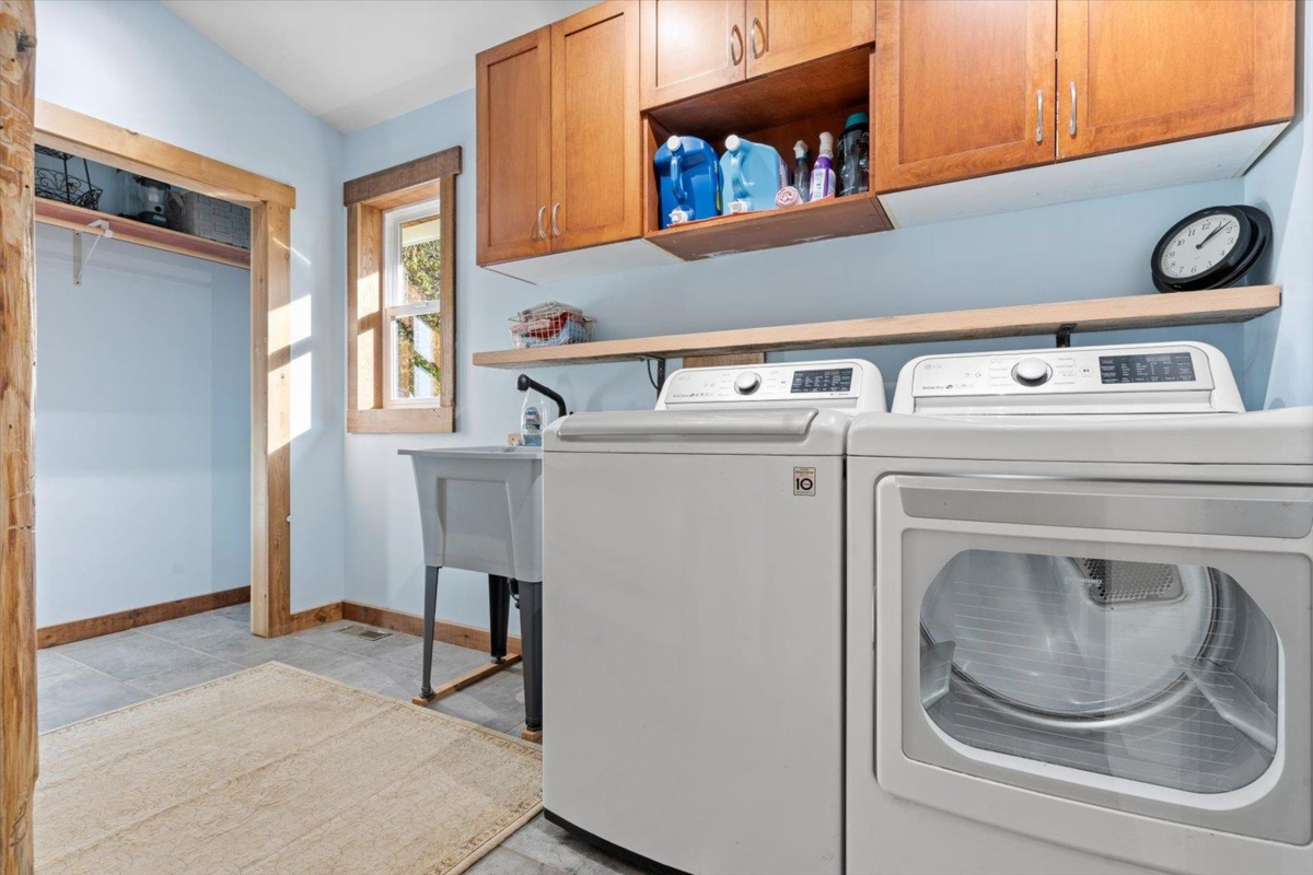 Powder Room Photo of 5545 Graham Drive, Chilliwack, BC