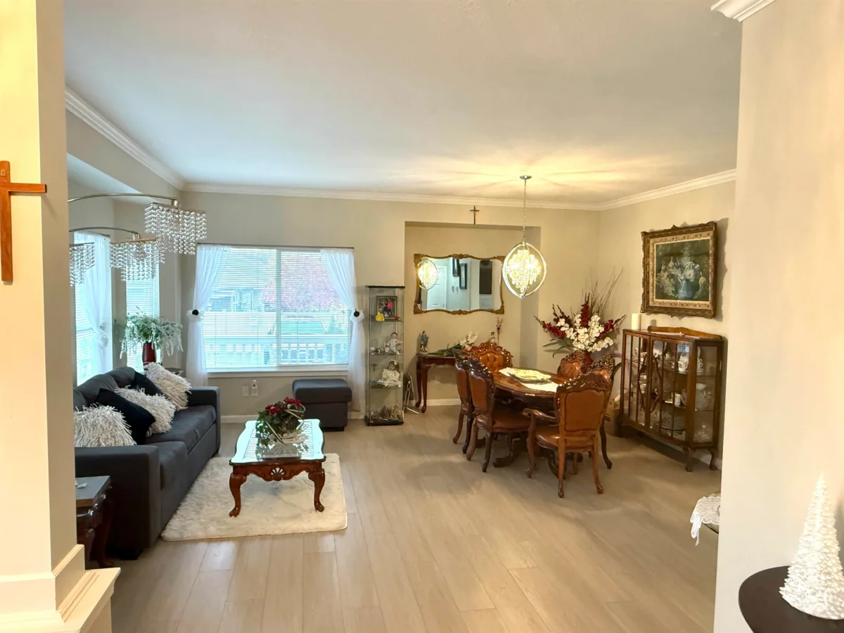 Breakfast Nook Photo of 46442 Chester Drive, Chilliwack, BC