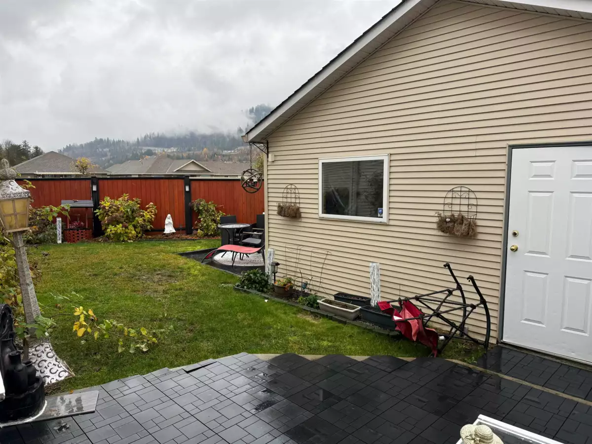 Kitchen Island Photo of 46442 Chester Drive, Chilliwack, BC