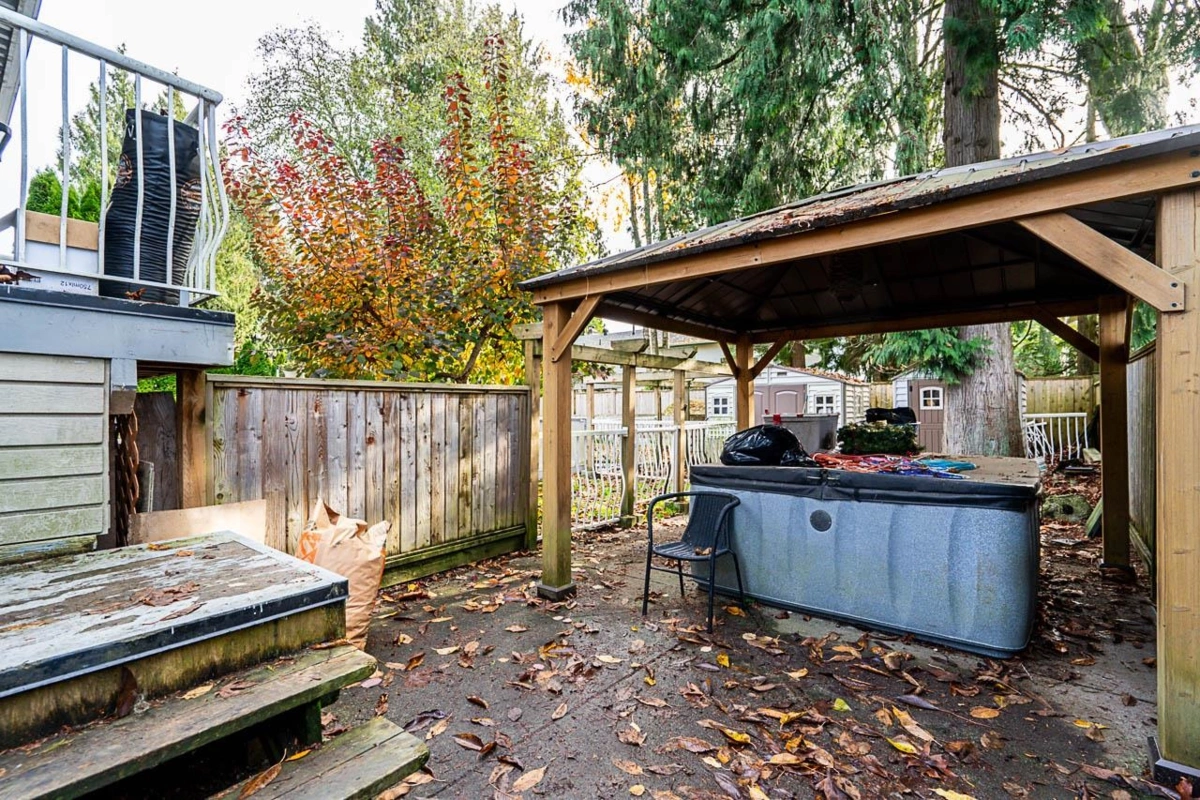 Entry Foyer Photo of 10830 85a Avenue, Delta, BC