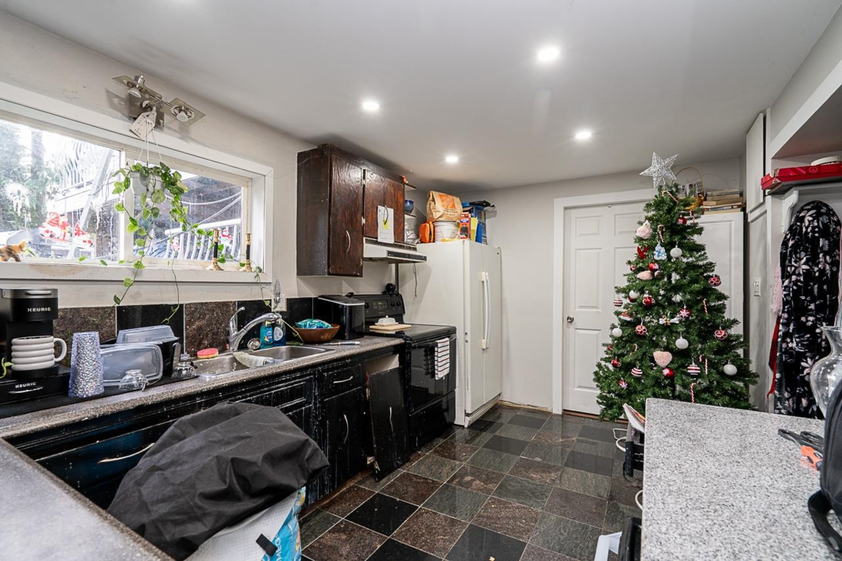 Guest Bathroom Photo of 10830 85a Avenue, Delta, BC