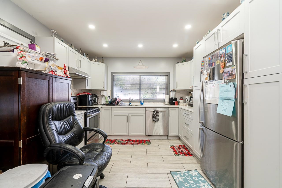 Kitchen Photo of 10830 85a Avenue, Delta, BC