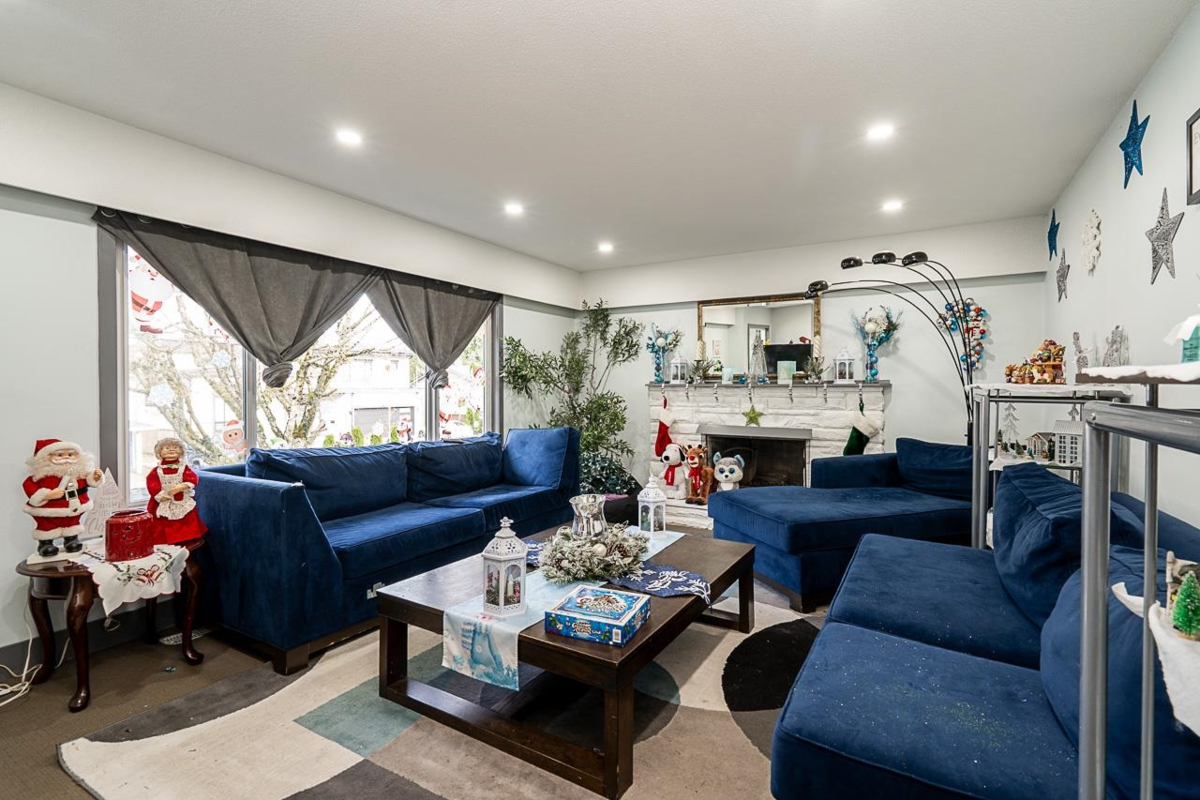 Living Room Photo of 10830 85a Avenue, Delta, BC