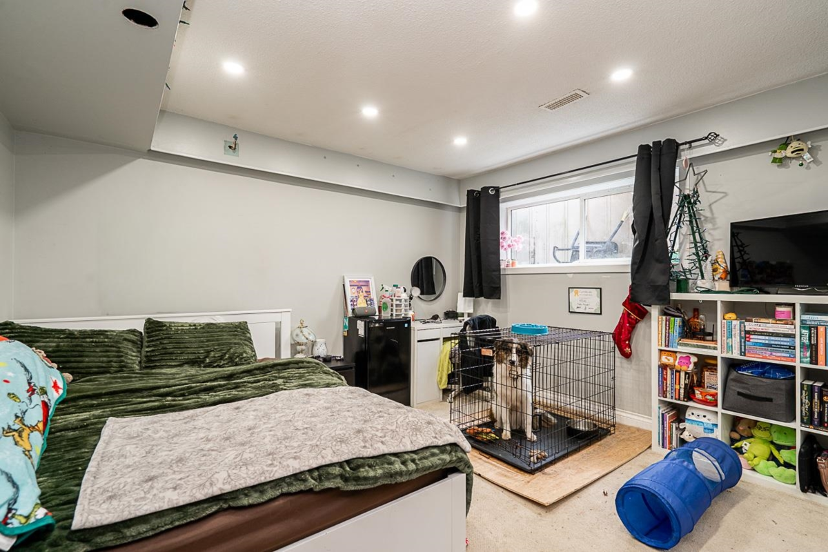 Powder Room Photo of 10830 85a Avenue, Delta, BC