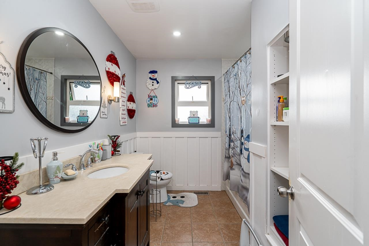 Primary Bathroom Photo of 10830 85a Avenue, Delta, BC