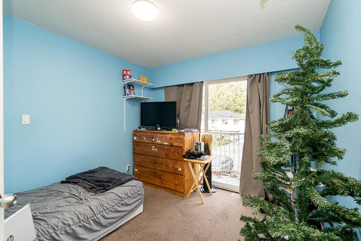 Walk-In Closet Photo of 10830 85a Avenue, Delta, BC