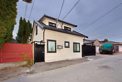 Garden / Landscaping Photo of 5886 Sherbrooke Street, Vancouver, BC