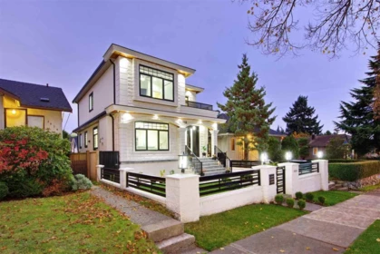 Hot Tub / Spa Photo of 5886 Sherbrooke Street, Vancouver, BC