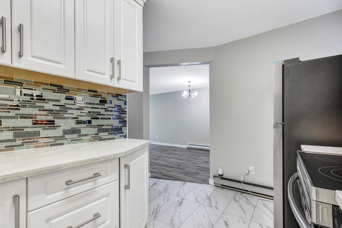 Kitchen Island Photo of 35 3075 Trethewey Street, Abbotsford, BC