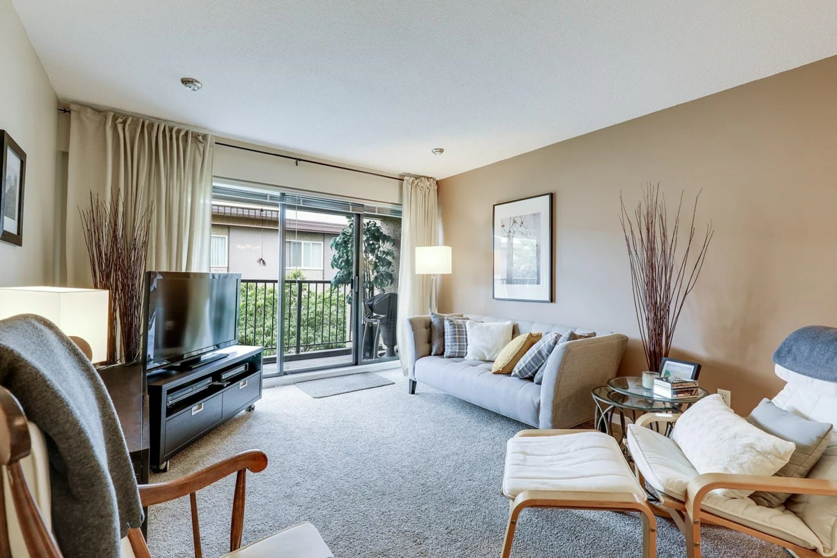 Kitchen Photo of 302 330 E 1st Street, North Vancouver, BC