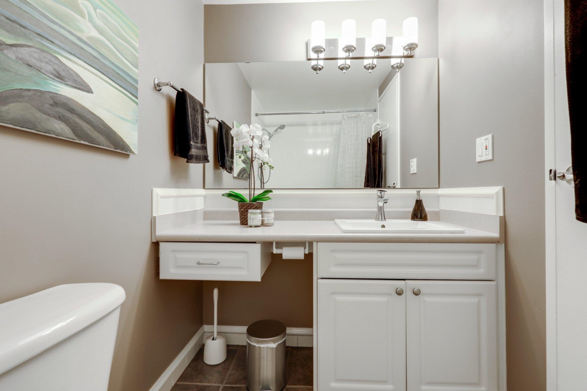 Office / Den Photo of 302 330 E 1st Street, North Vancouver, BC