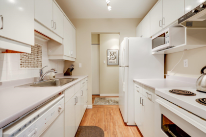 302 330 E 1st Street, North Vancouver, BC, North Vancouver — Apartment/Condo for sale
