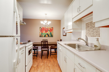 302 330 E 1st Street, North Vancouver, BC, North Vancouver — Apartment/Condo for sale