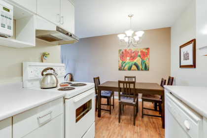302 330 E 1st Street, North Vancouver, BC, North Vancouver — Apartment/Condo for sale