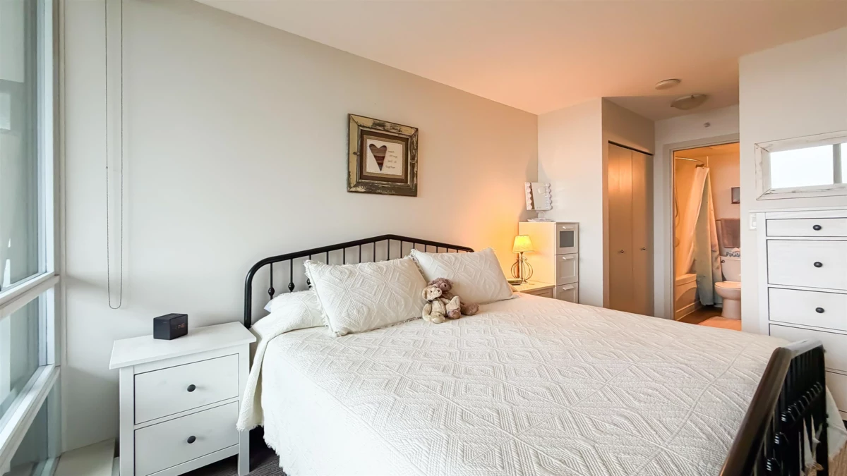 Bedroom 3 Photo of 1007 3111 Corvette Way, Richmond, BC