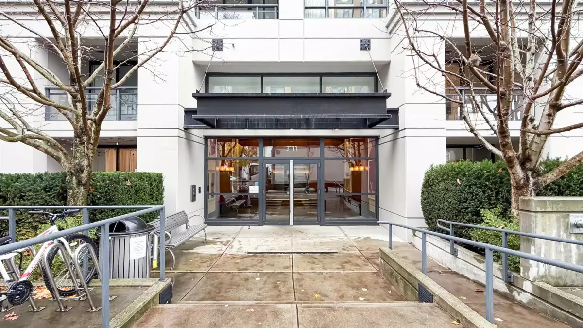 Guest Bathroom Photo of 1007 3111 Corvette Way, Richmond, BC