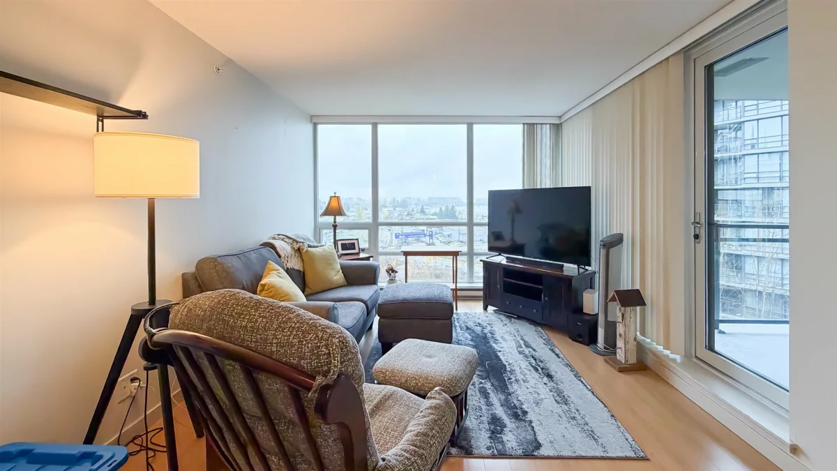 Kitchen Island Photo of 1007 3111 Corvette Way, Richmond, BC