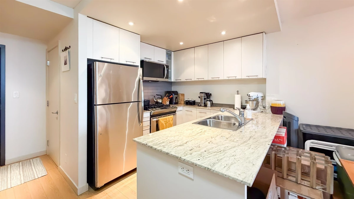 Primary Bathroom Photo of 1007 3111 Corvette Way, Richmond, BC