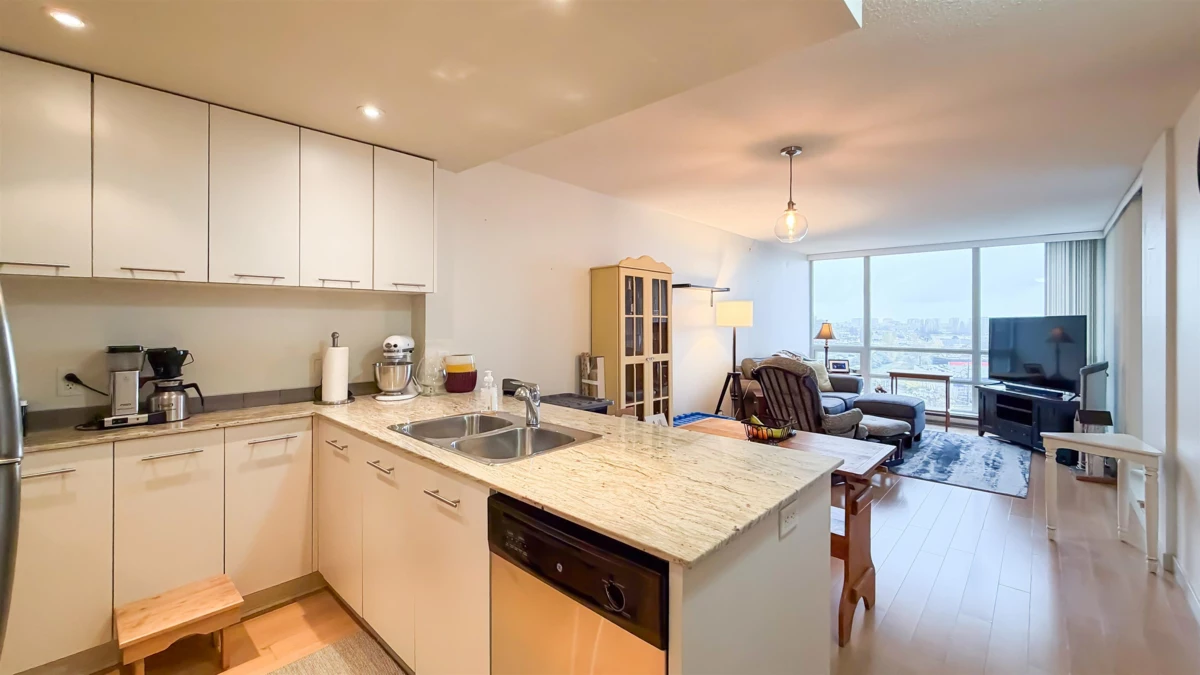 Walk-In Closet Photo of 1007 3111 Corvette Way, Richmond, BC