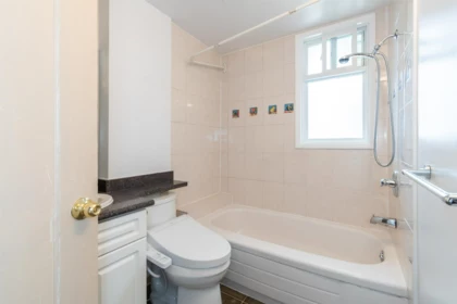 Primary Bathroom Photo of 1945 W 45th Avenue, Vancouver, BC