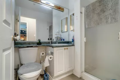 Entry Foyer Photo of 102 13727 74 Avenue, Surrey, BC