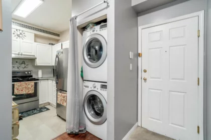 Primary Bathroom Photo of 102 13727 74 Avenue, Surrey, BC