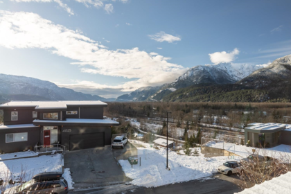 Living Room Photo of 41324 Horizon Drive, Squamish, BC