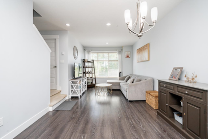Kitchen Photo of 5 19525 73 Avenue, Surrey, BC