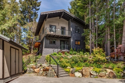 3273 Arbutus Drive, Whistler, BC, Alpine Meadows — 5 bed single family residence for sale