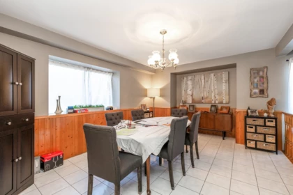 Kitchen Island Photo of 2210 Dawes Hill Road, Coquitlam, BC