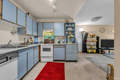 Kitchen Island Photo of 111 1122 King Albert Avenue, Coquitlam, BC