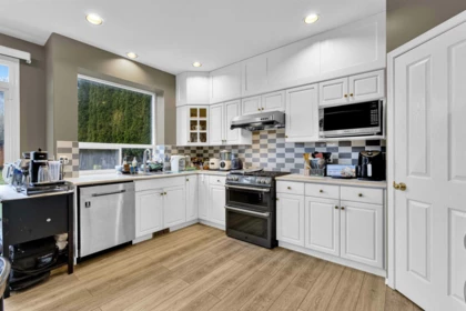 Breakfast Nook Photo of 16977 83a Avenue, Surrey, BC