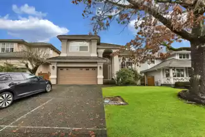 16977 83a Avenue, Surrey, BC, Fleetwood Tynehead — 7 bed single family residence for sale