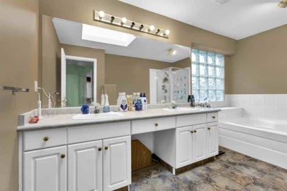 Laundry Room Photo of 16977 83a Avenue, Surrey, BC