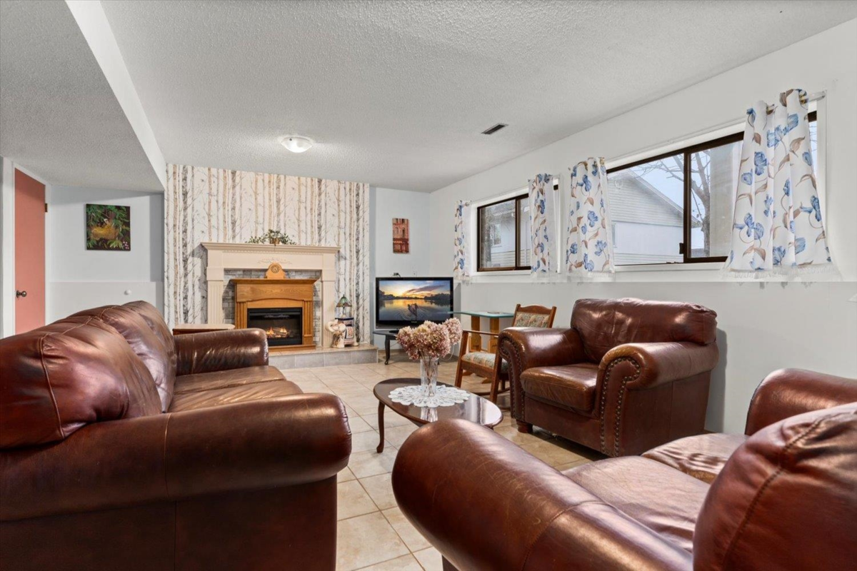 Garage Interior Photo of 46323 Magnolia Avenue, Chilliwack, BC