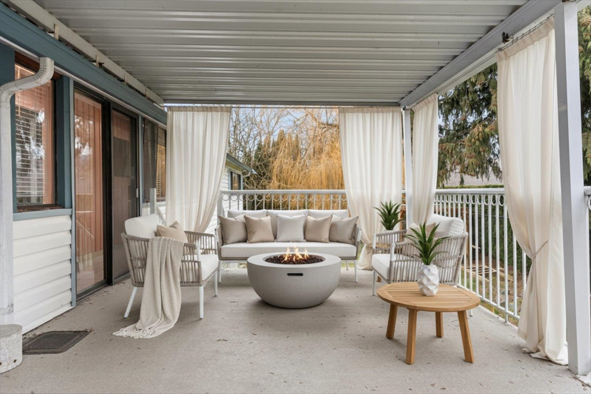 Kitchen Island Photo of 46323 Magnolia Avenue, Chilliwack, BC