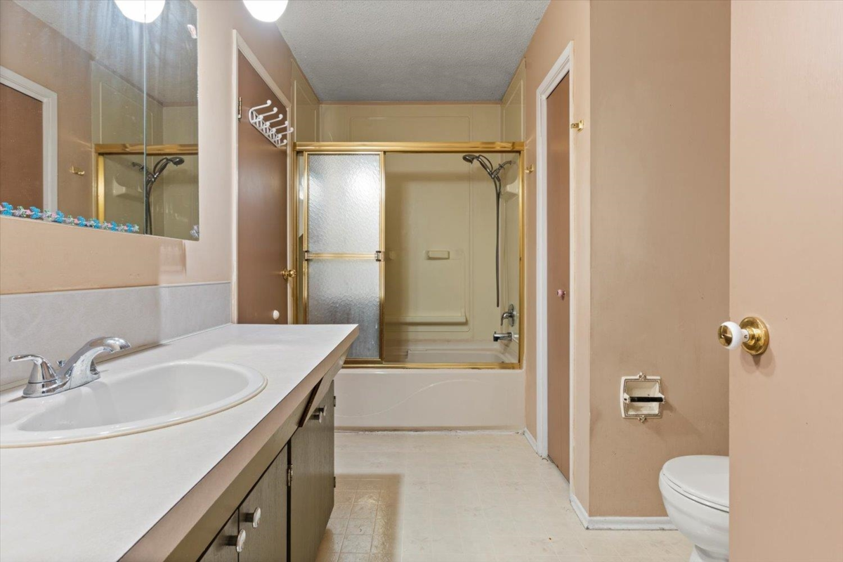 Mudroom Photo of 46323 Magnolia Avenue, Chilliwack, BC