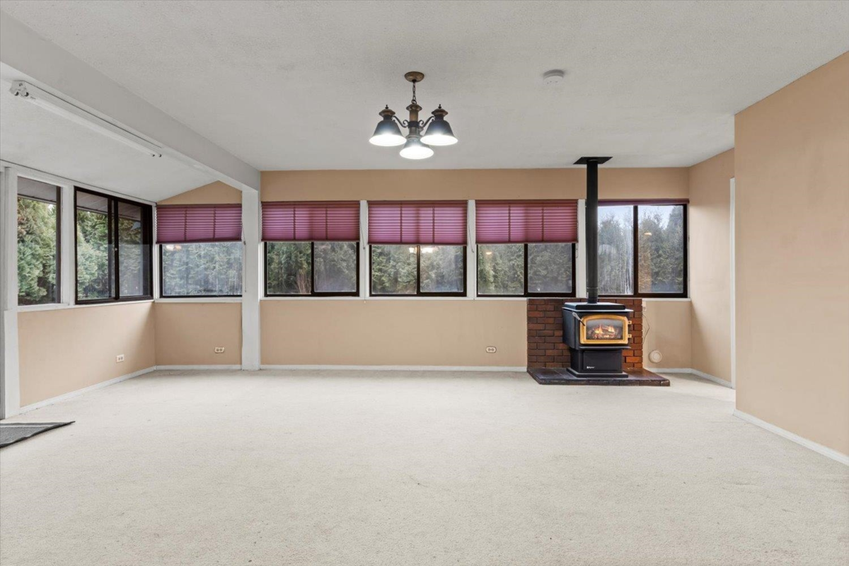 Powder Room Photo of 46323 Magnolia Avenue, Chilliwack, BC