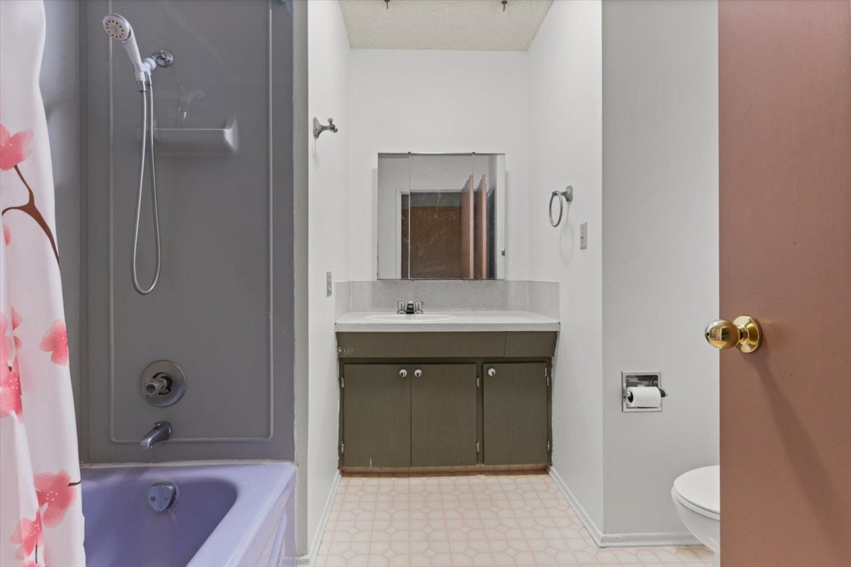 Staircase Photo of 46323 Magnolia Avenue, Chilliwack, BC