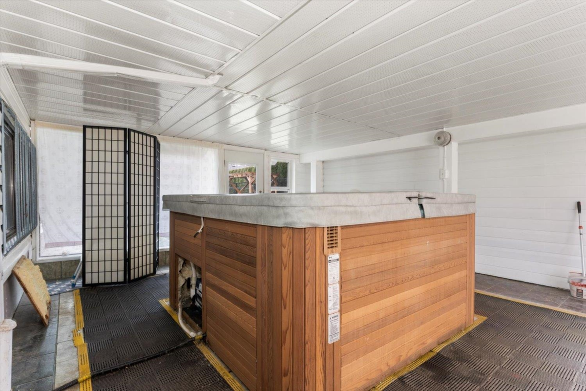 Swimming Pool Photo of 46323 Magnolia Avenue, Chilliwack, BC