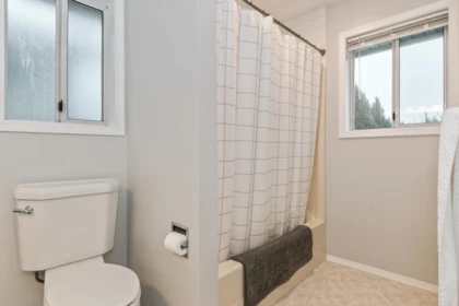 Hallway Photo of 34837 Oakhill Drive, Abbotsford, BC