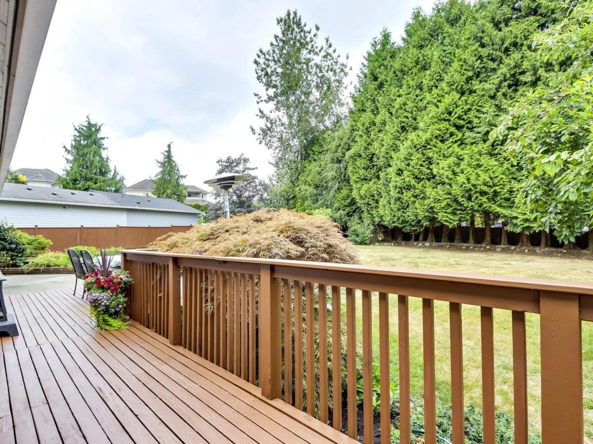 Entry Foyer Photo of 7361 149a Street, Surrey, BC