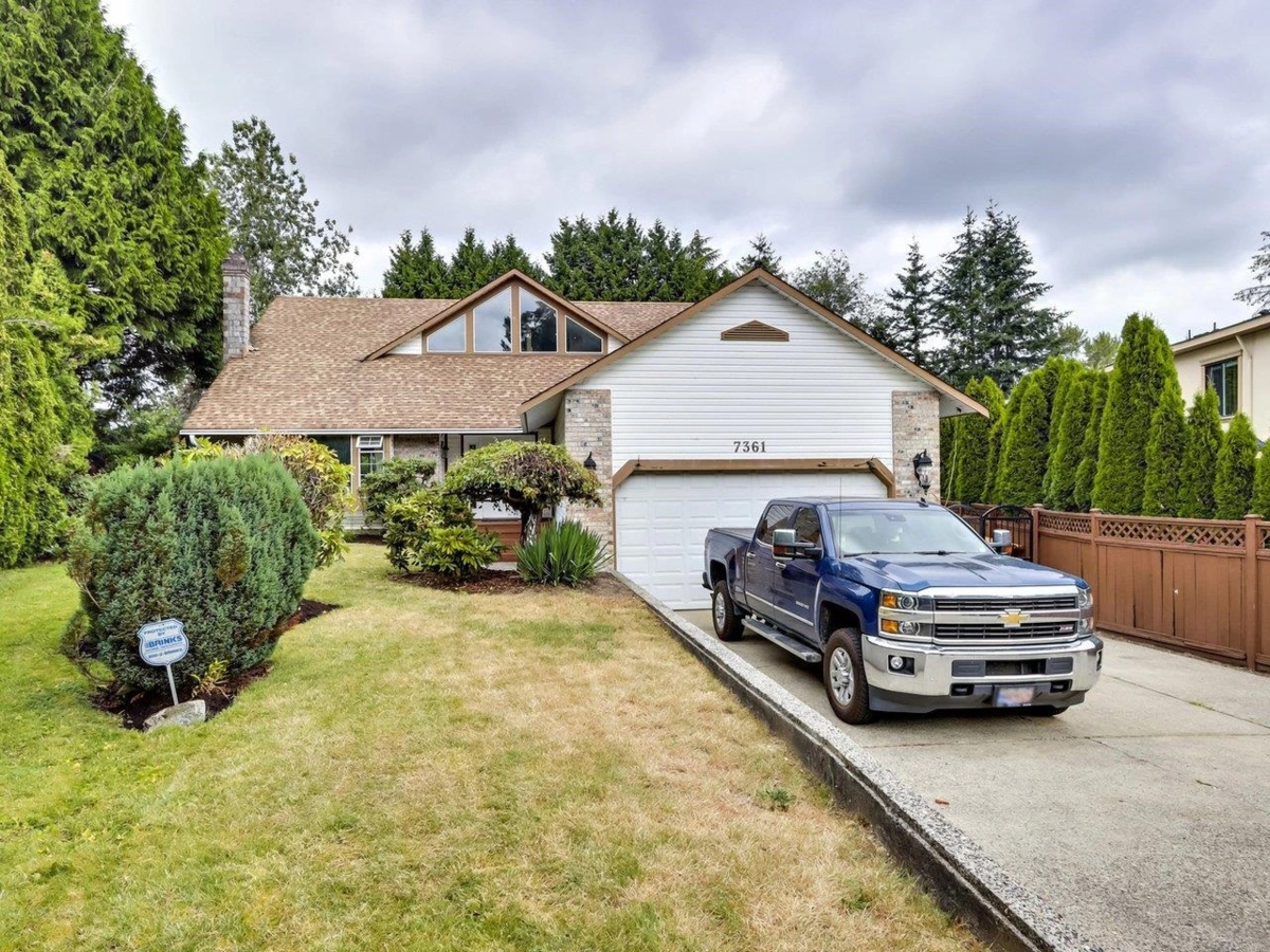 Front Yard Photo of 7361 149a Street, Surrey, BC