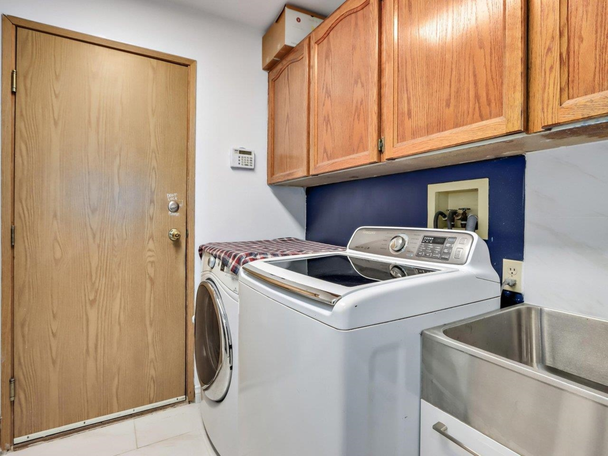Hallway Photo of 7361 149a Street, Surrey, BC