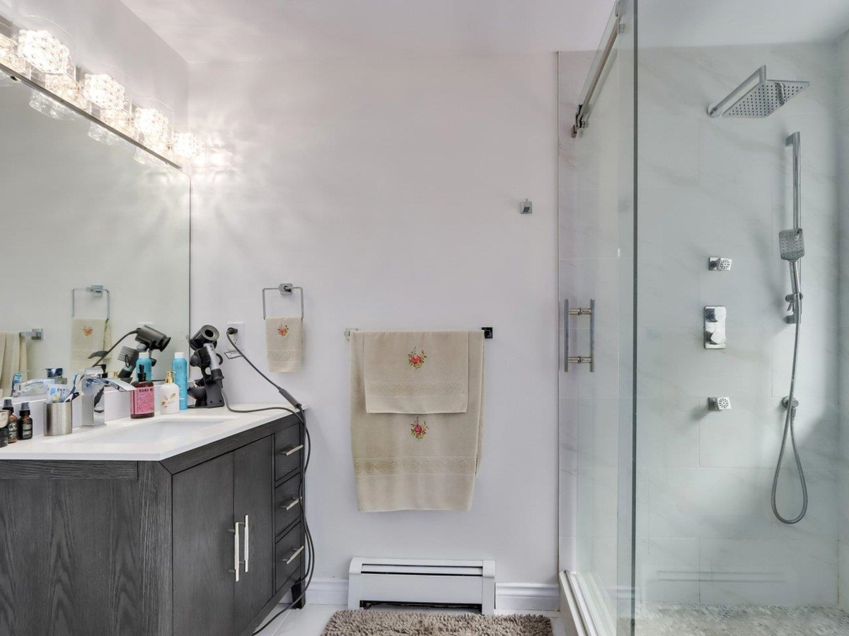 Laundry Room Photo of 7361 149a Street, Surrey, BC